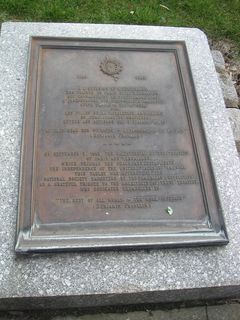 Plaque au pied de la statue de Benjamin Franklin