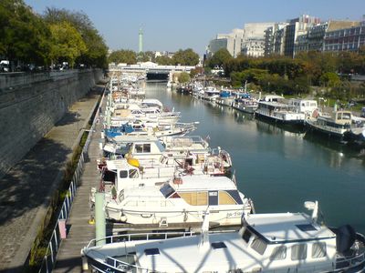 Le port du bassin de l'Arsenal Le port du bassin de l'Arsenal