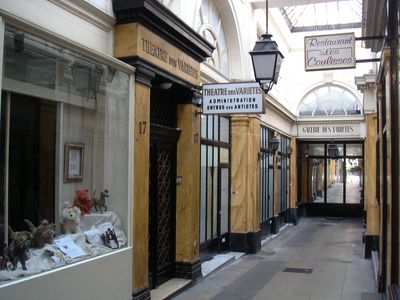 L'entre des artistes du Thatre des Varits